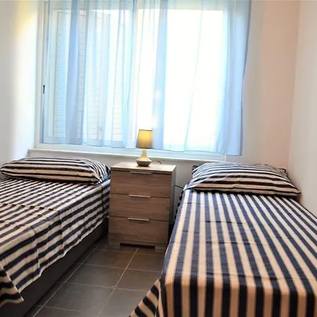Ferienwohnung Fur 8 Personen Ca 110 Qm In Vodice, Dalmatien Norddalmatien فوديس