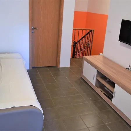 Ferienwohnung Fur 8 Personen Ca 110 Qm In Vodice, Dalmatien Norddalmatien *